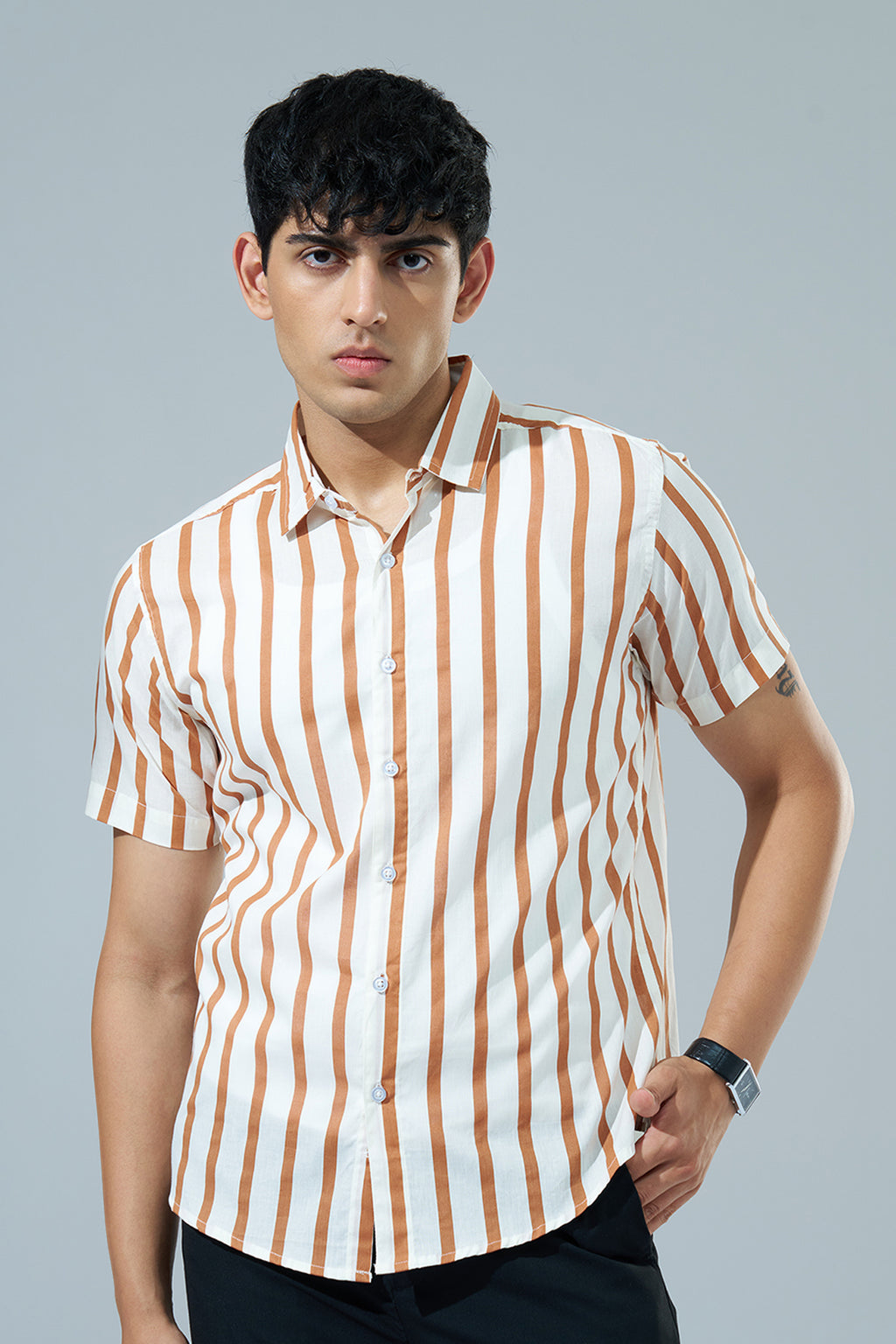 Off White Striped Regular Fit Casual Shirt for Men - Image 2