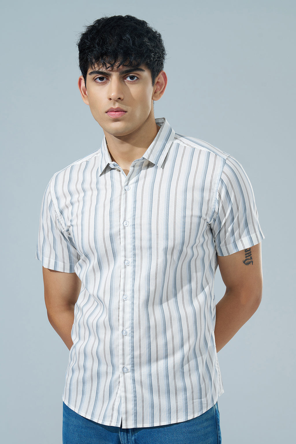 Off White Striped Regular Fit Casual Shirt for Men - Image 2