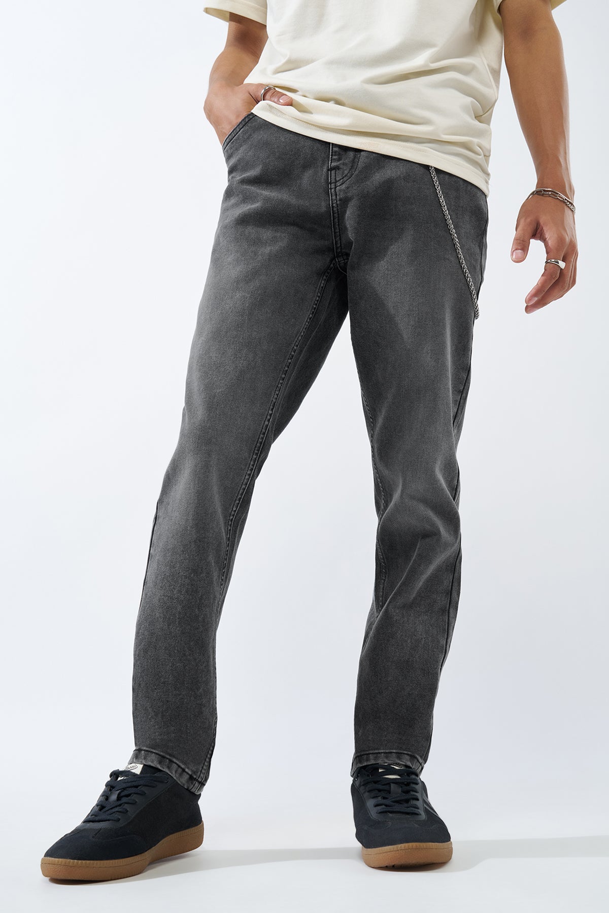 Black Solid Slim Fit Jeans for Men - Image 1