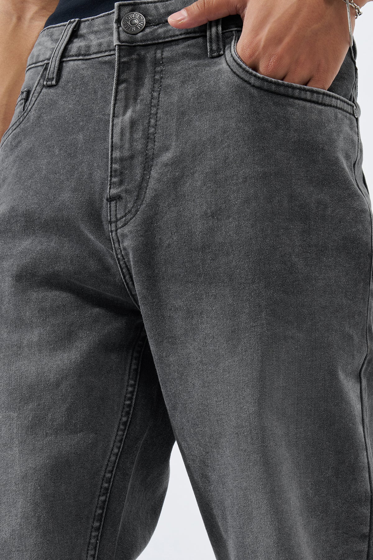 Black Solid Slim Fit Jeans for Men - Image 3
