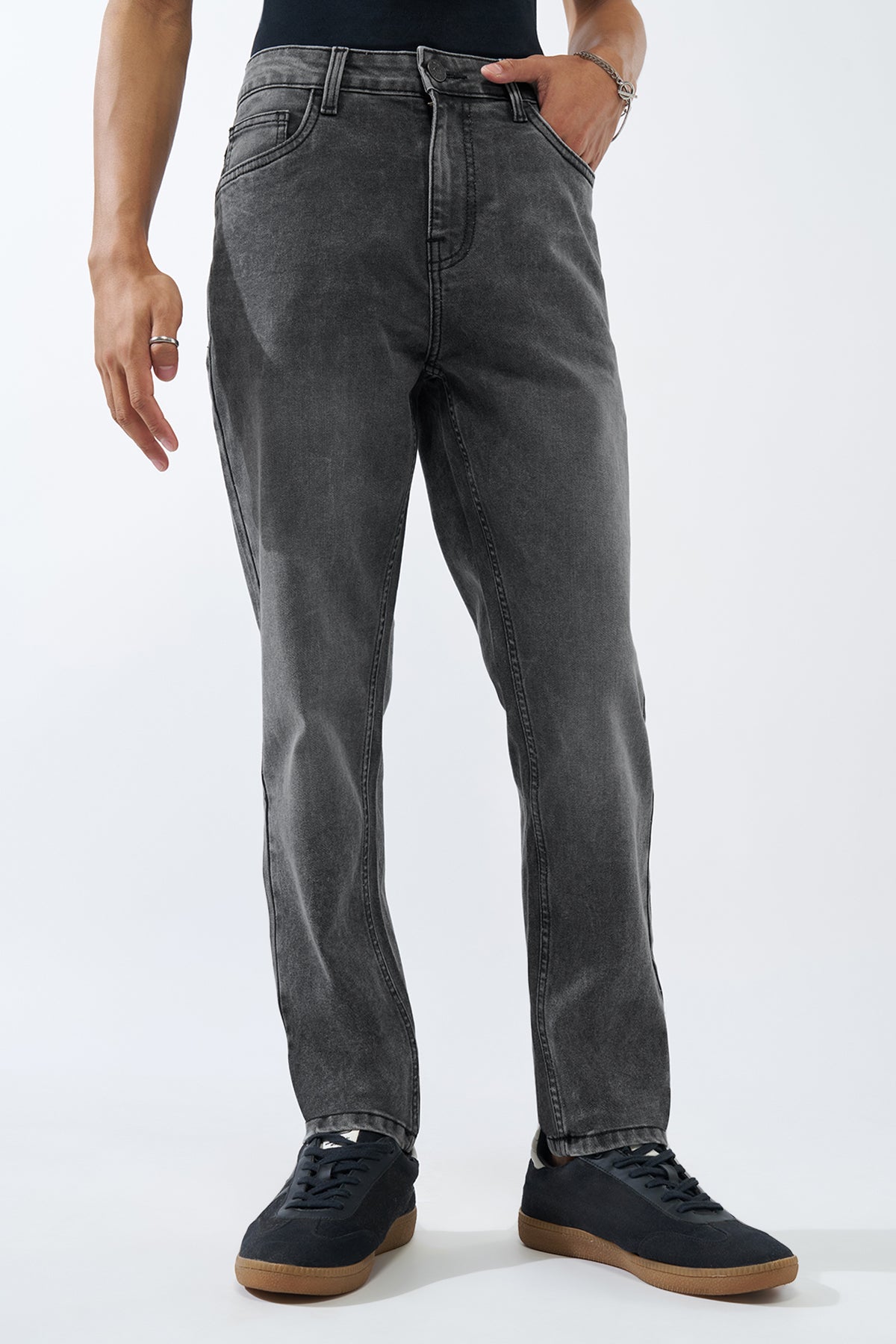 Black Solid Slim Fit Jeans for Men - Image 2