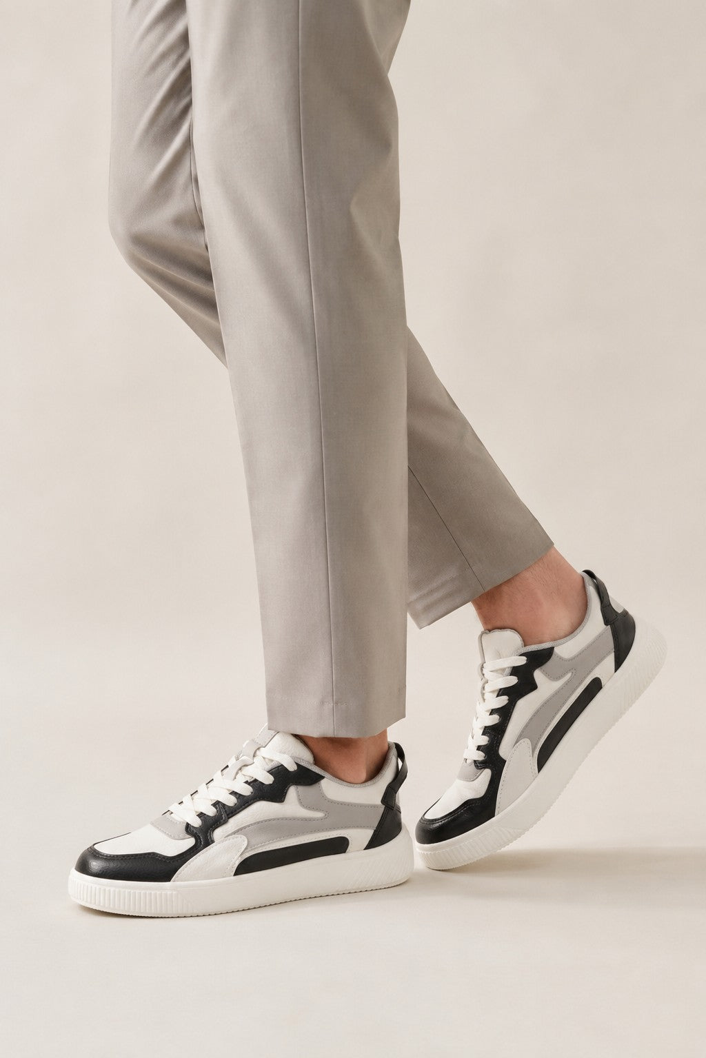 Black Colourblocked Sneakers for Men - Image 1