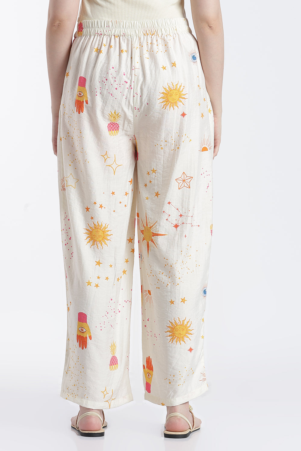 Off White Graphic Wide Leg Fit Pant With 2 Pocket For Women - Image 5