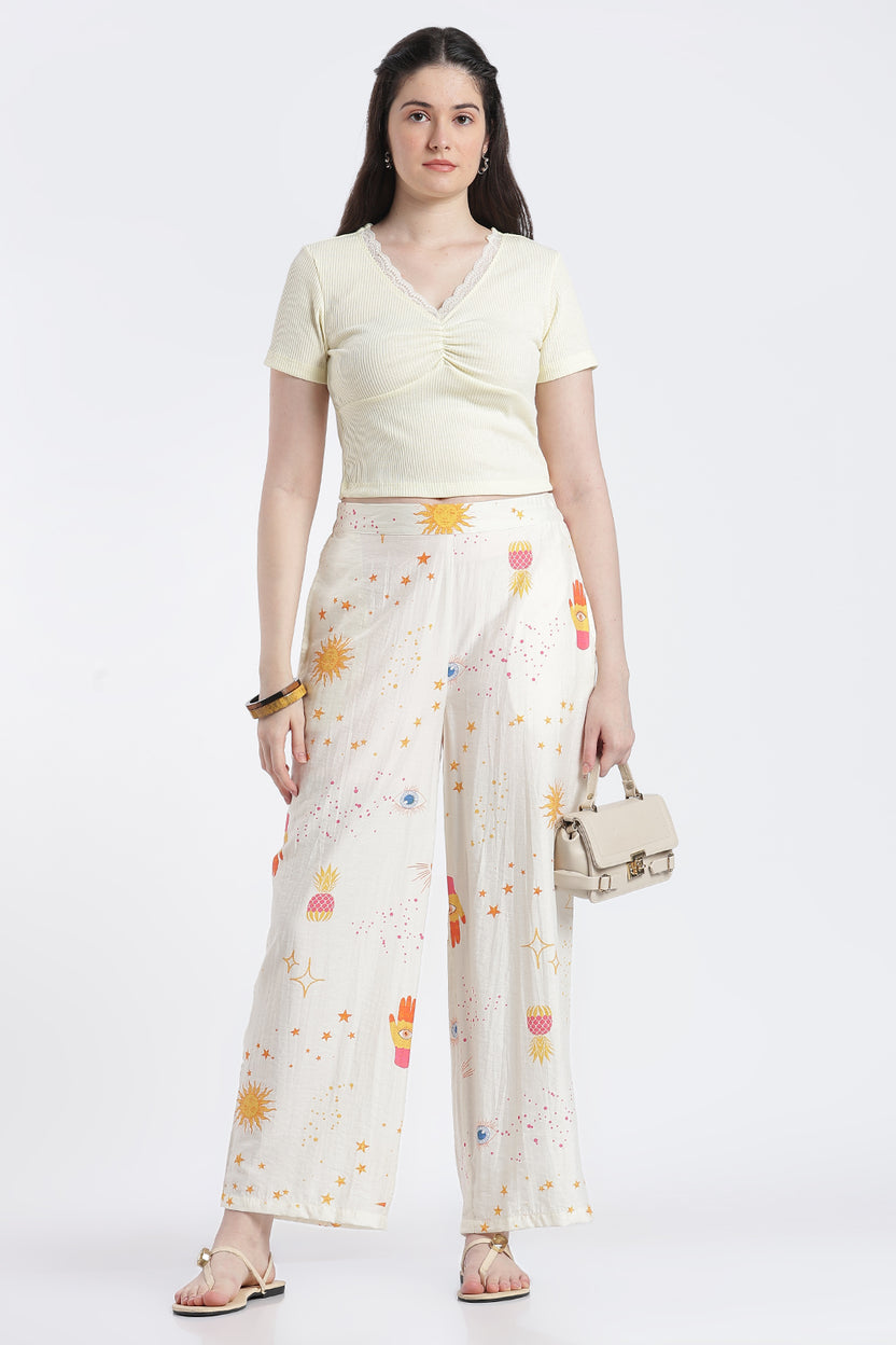 Off White Graphic Wide Leg Fit Pant With 2 Pocket For Women - Image 6