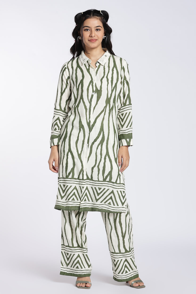 Green Zebra Straight Fit Kurta Set for Women - Image 2