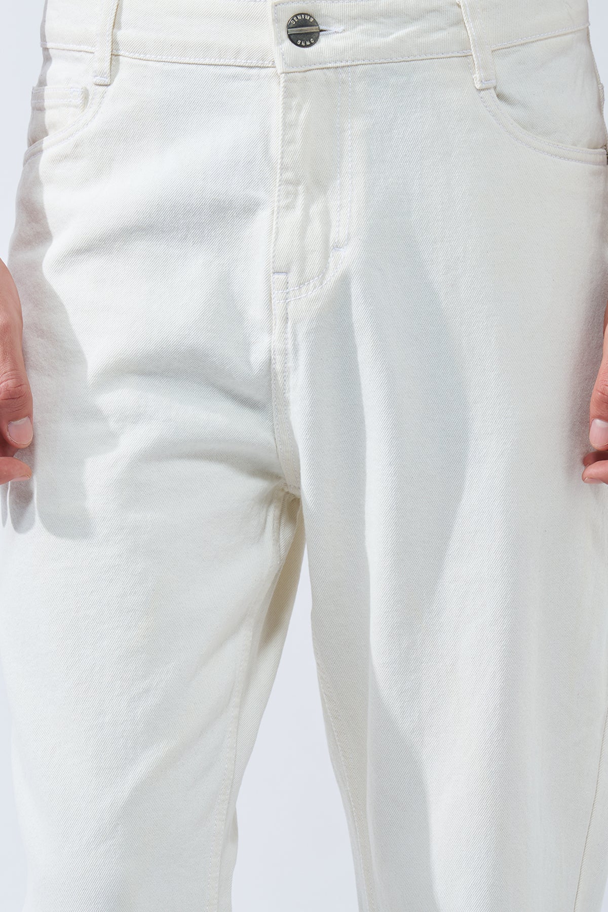 Off-White Solid Jeans for Men - Image 7