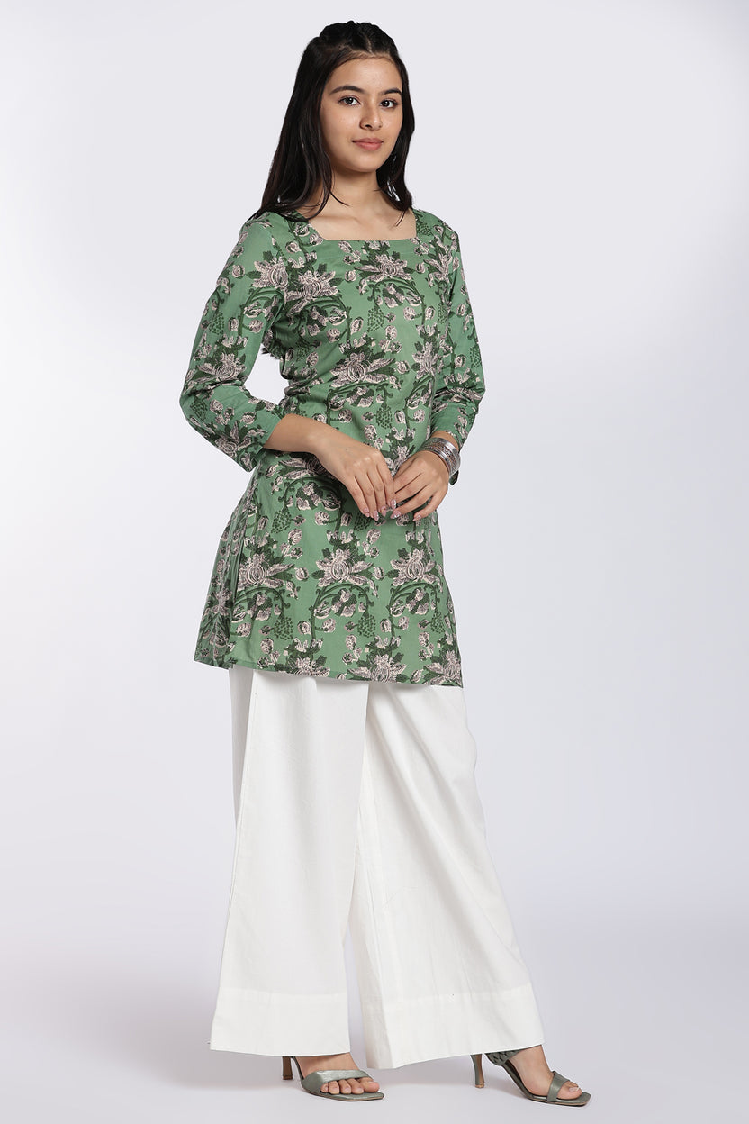 Green Floral Printed Flared Tunic for Women - Image 4