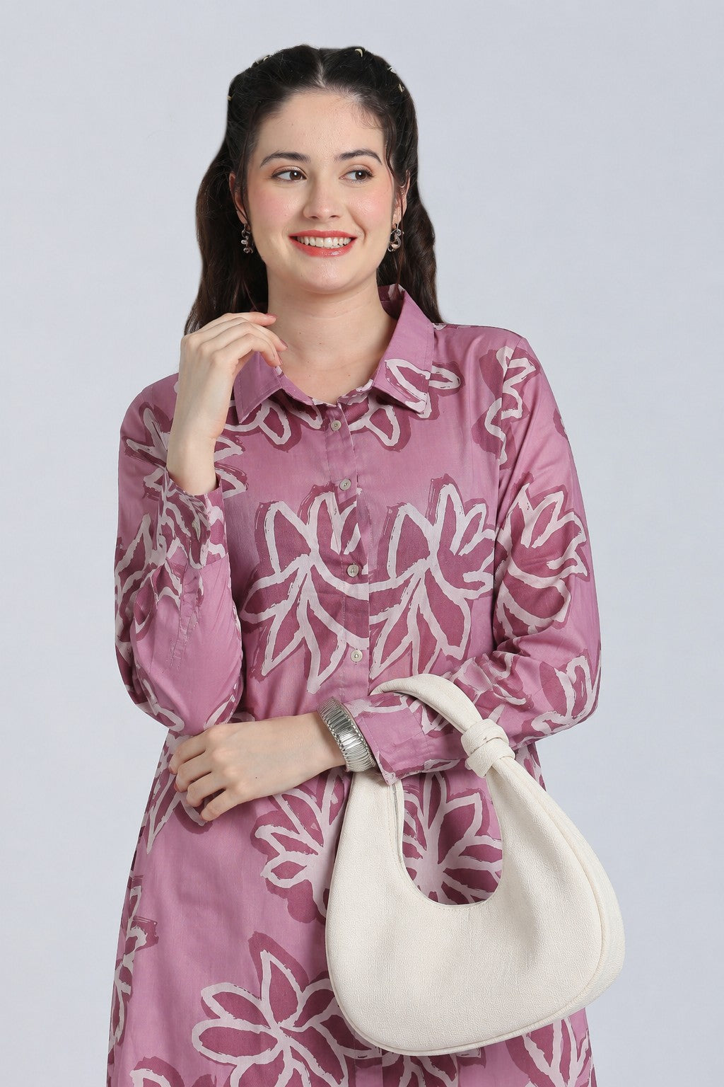 Lilac Floral Regular Fit Cambric Kurta for Women - Image 2