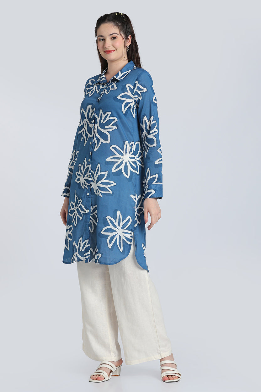 Blue Floral Regular Fit Cambric Kurta for Women - Image 4