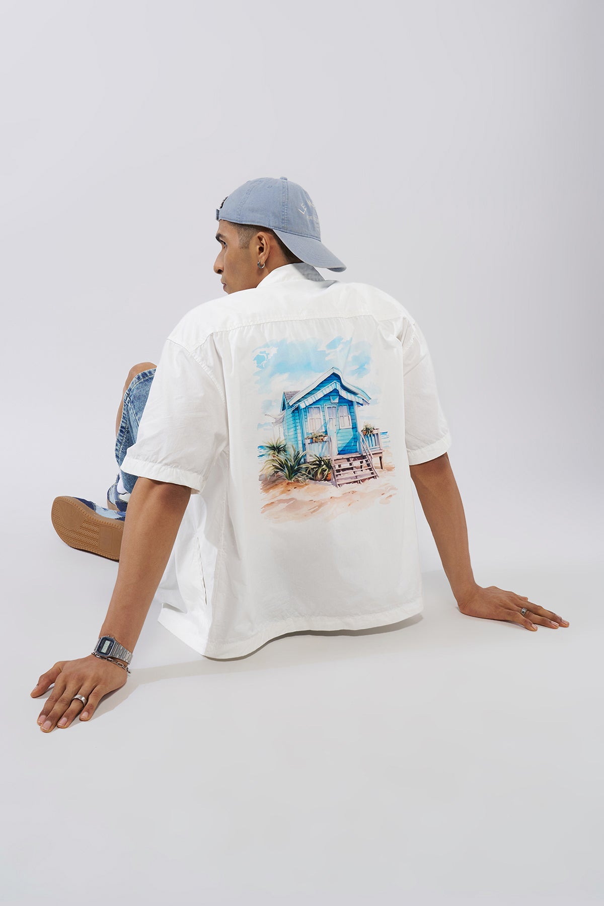 Off White Graphic Printed Regular Fit Shirt for Men - Image 1