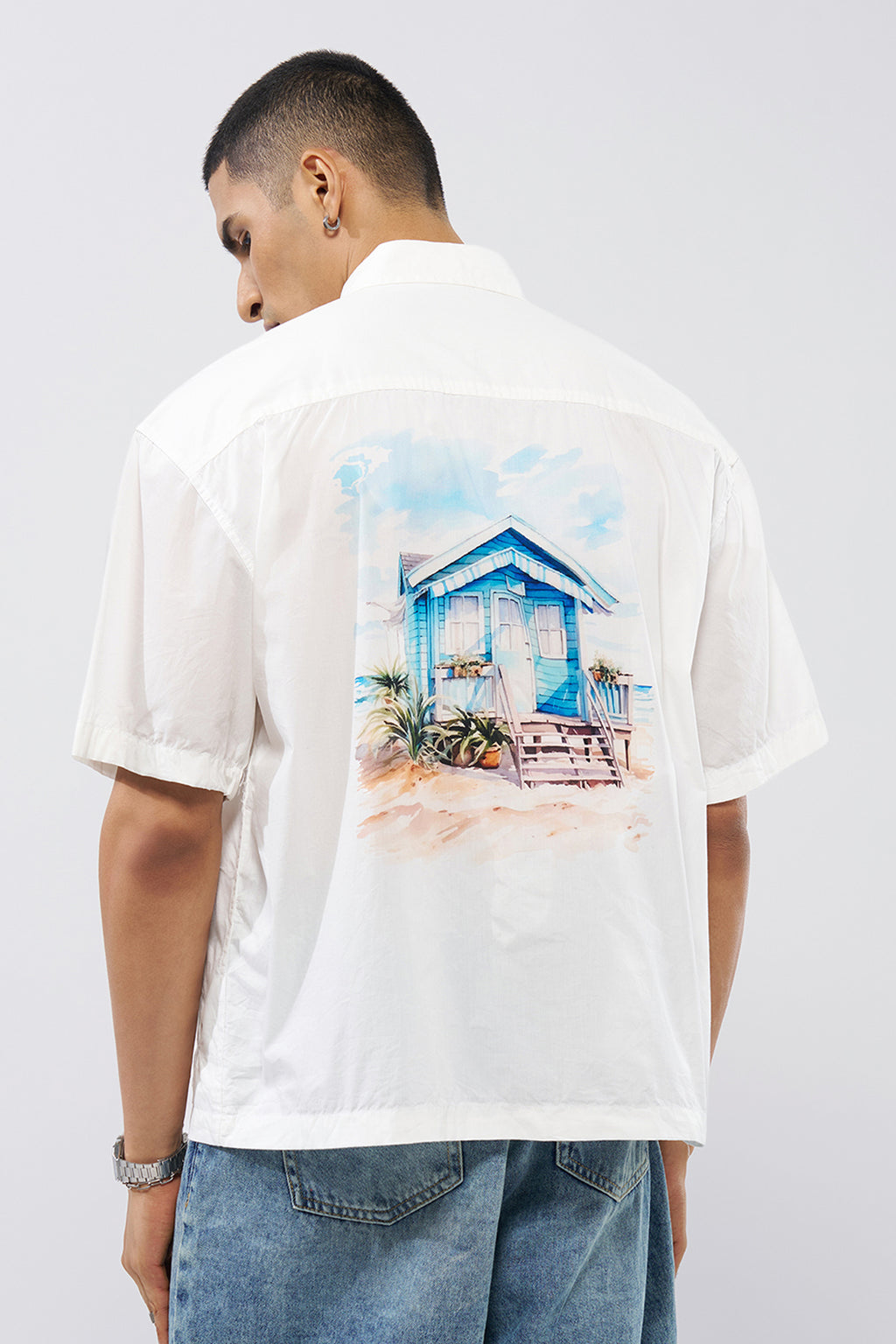 Off White Graphic Printed Regular Fit Shirt for Men - Image 5