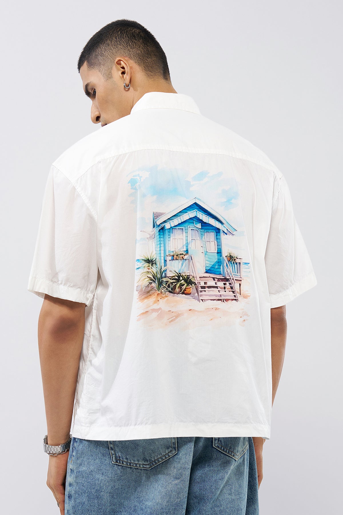Off White Graphic Printed Regular Fit Shirt for Men - Image 5