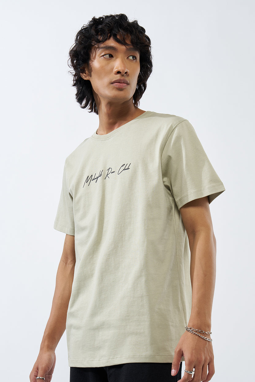 Cream Typographic Printed Regular Fit T-Shirt For Men - Image 4