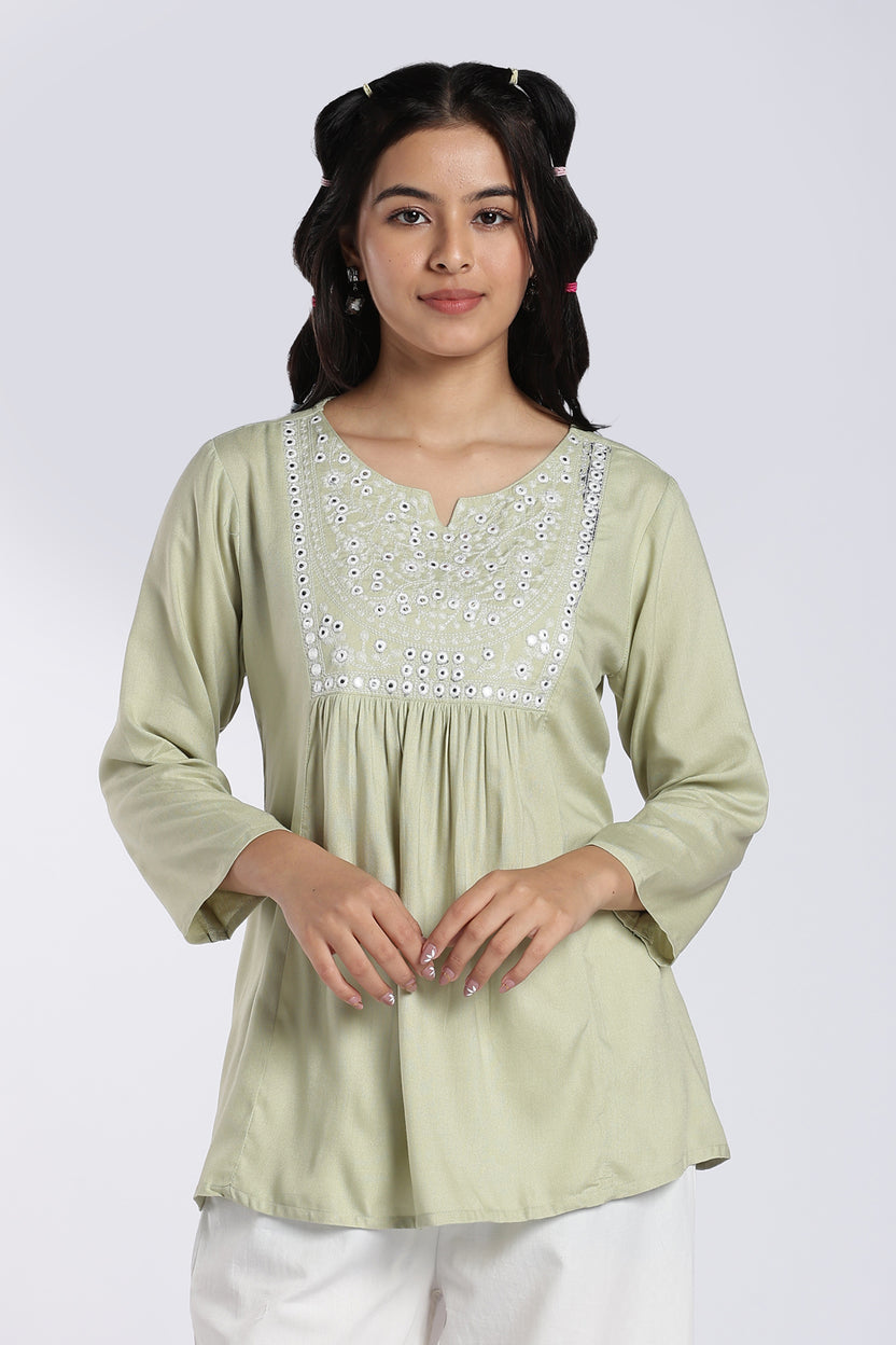 Green Embroidered Regular Fit Tunic for Women - Image 2
