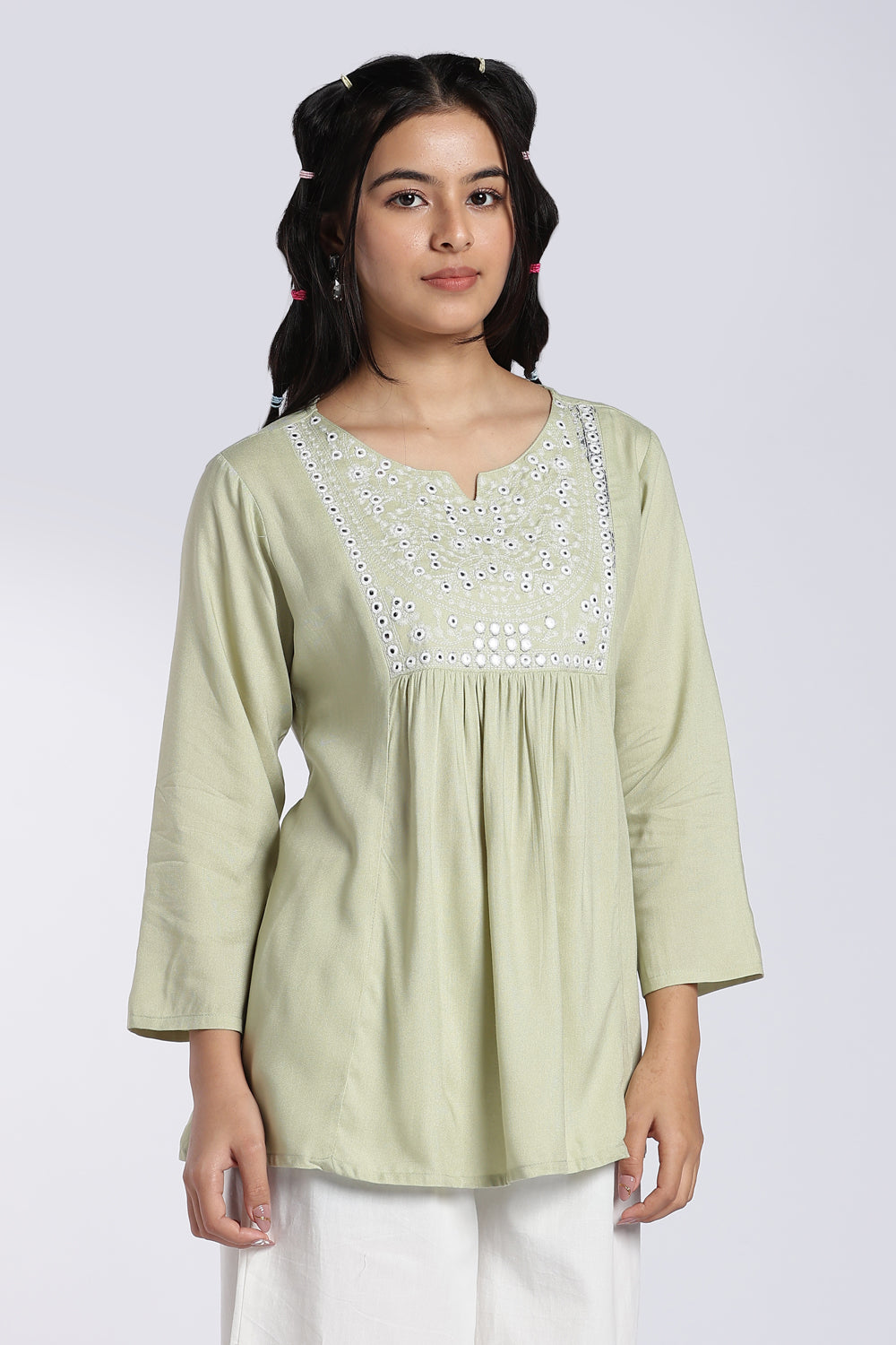 Green Embroidered Regular Fit Tunic for Women - Image 4