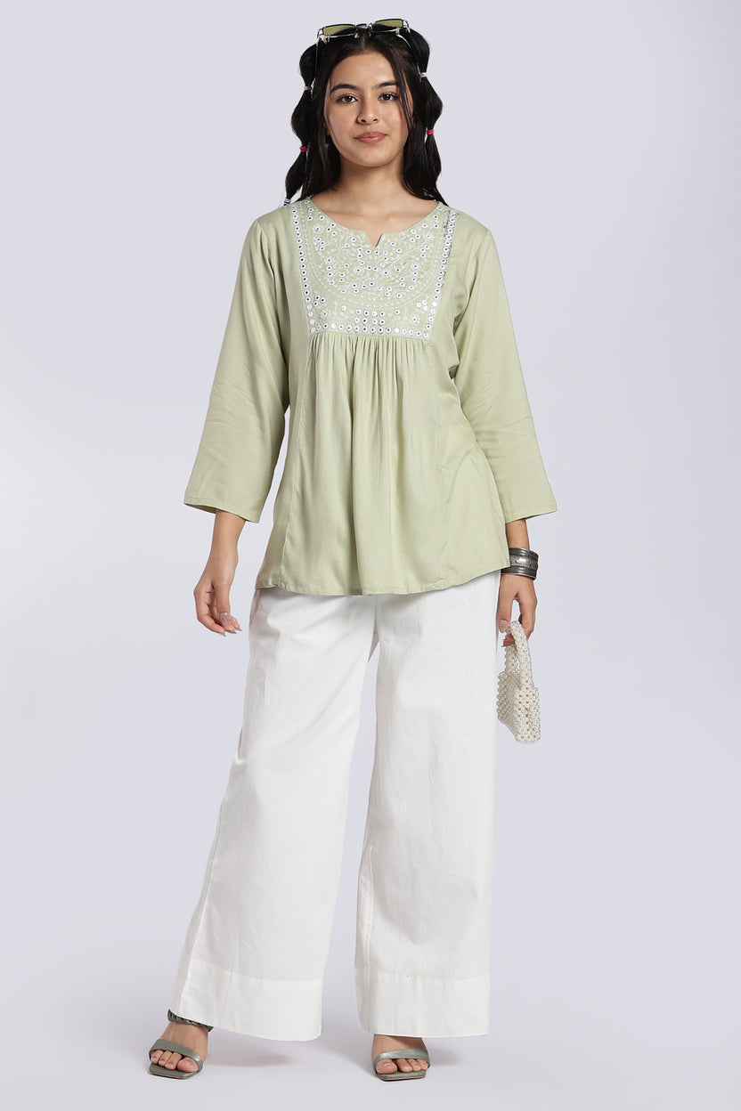 Green Embroidered Regular Fit Tunic for Women - Image 6